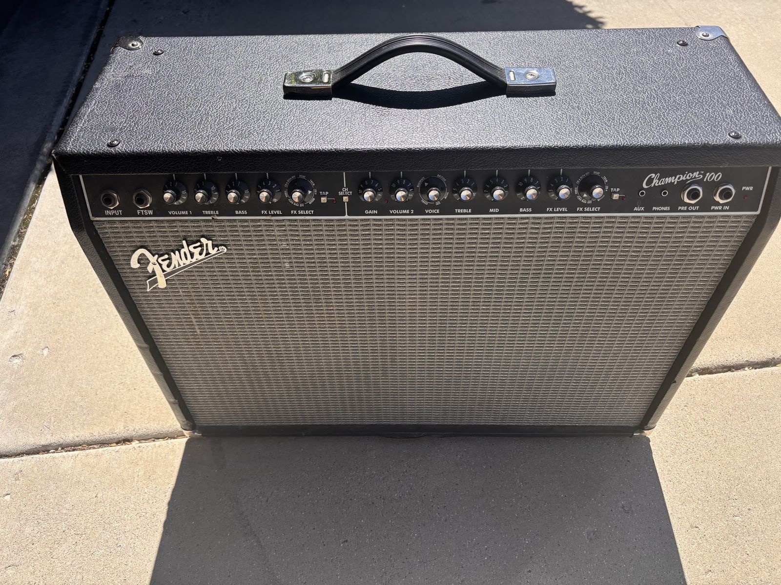 Nice Fender Champion 100 Guitar Amplifier