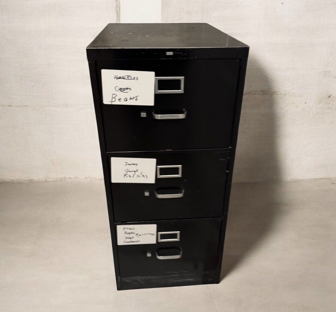 Heavy duty steel file cabinet