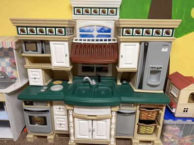 Play kitchen