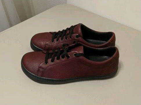 bramford birchbury barefoot sneakers (size 9.5)