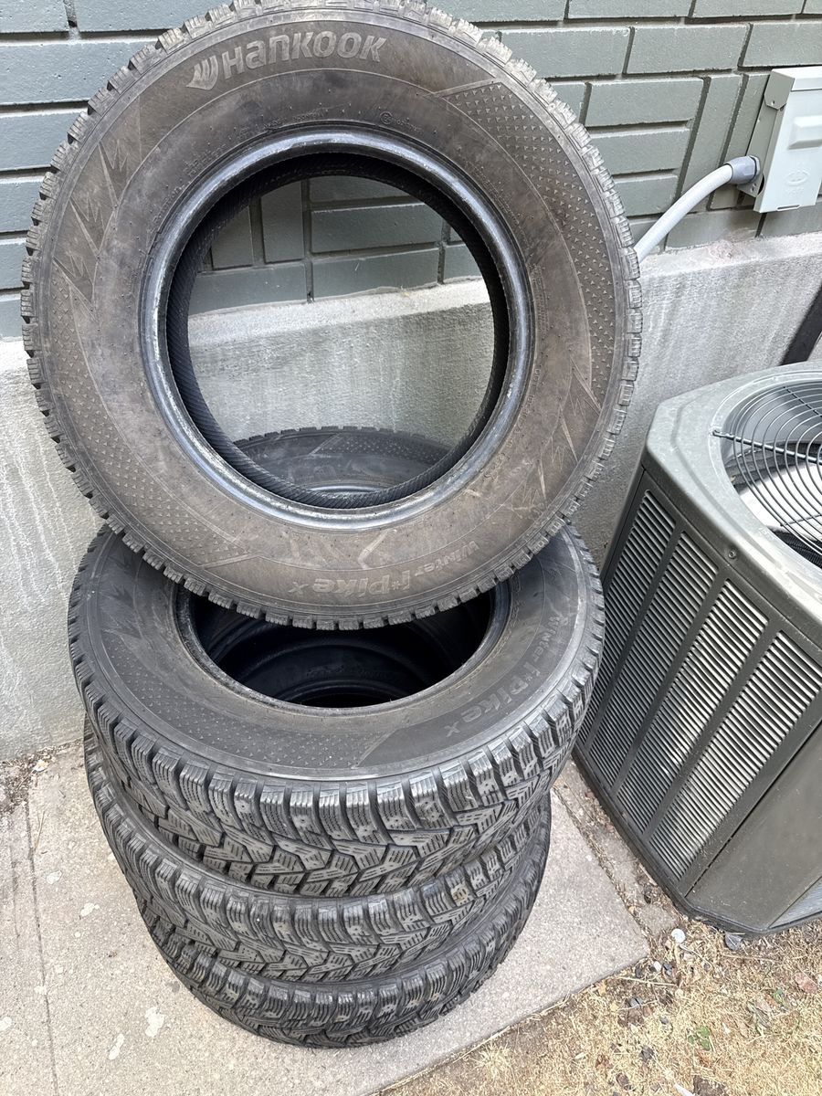 Set of 4 Hankook Winter i*Pike X 235/65R16 Tires - Excellent Condition, 75% Tread