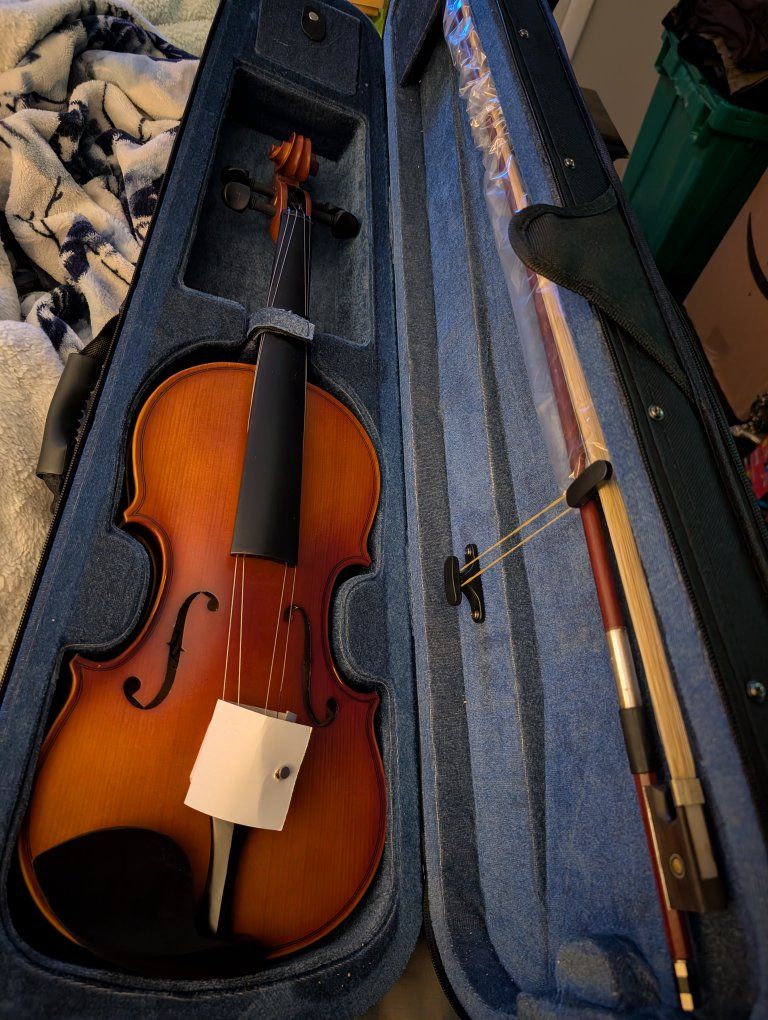 Brand New Violin Set – Never Used – Case, Bow & Rosin Included