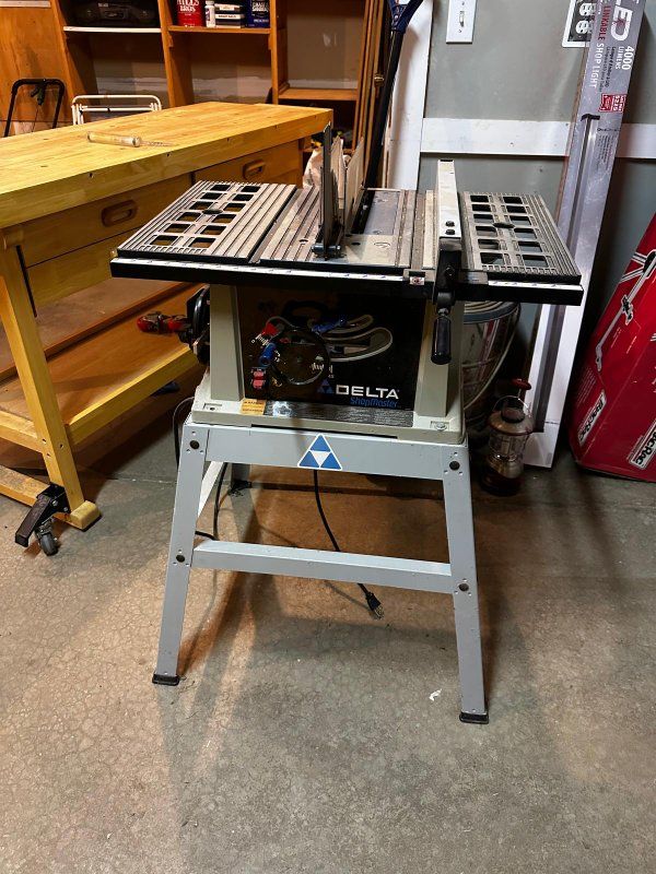 Delta shopmaster table saw