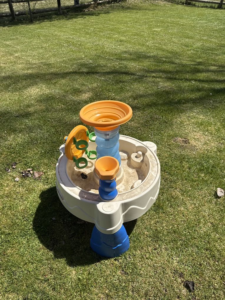 Little Tikes splash Table