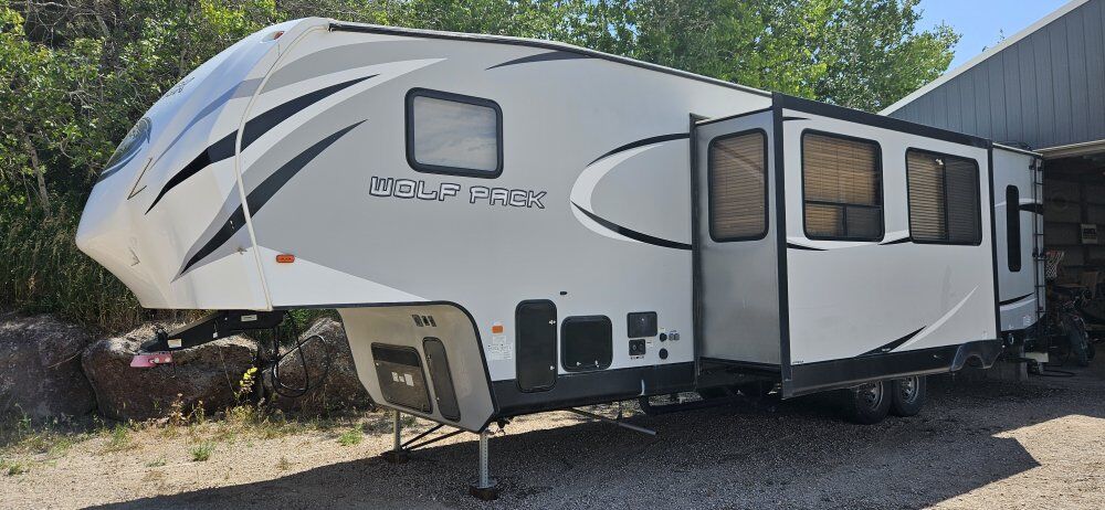 2018 5th Wheel Toy Hauler Camper