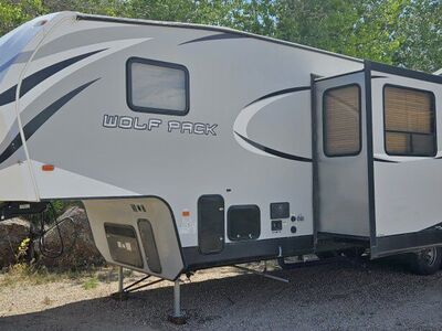 2018 5th Wheel Toy Hauler Camper