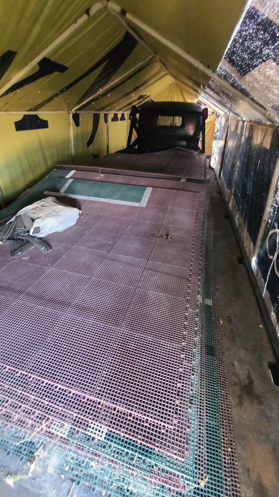 Interlocking Plastic Floor Tiles - Heavy Duty Grated Mats for Event Flooring/Garage/Kennel