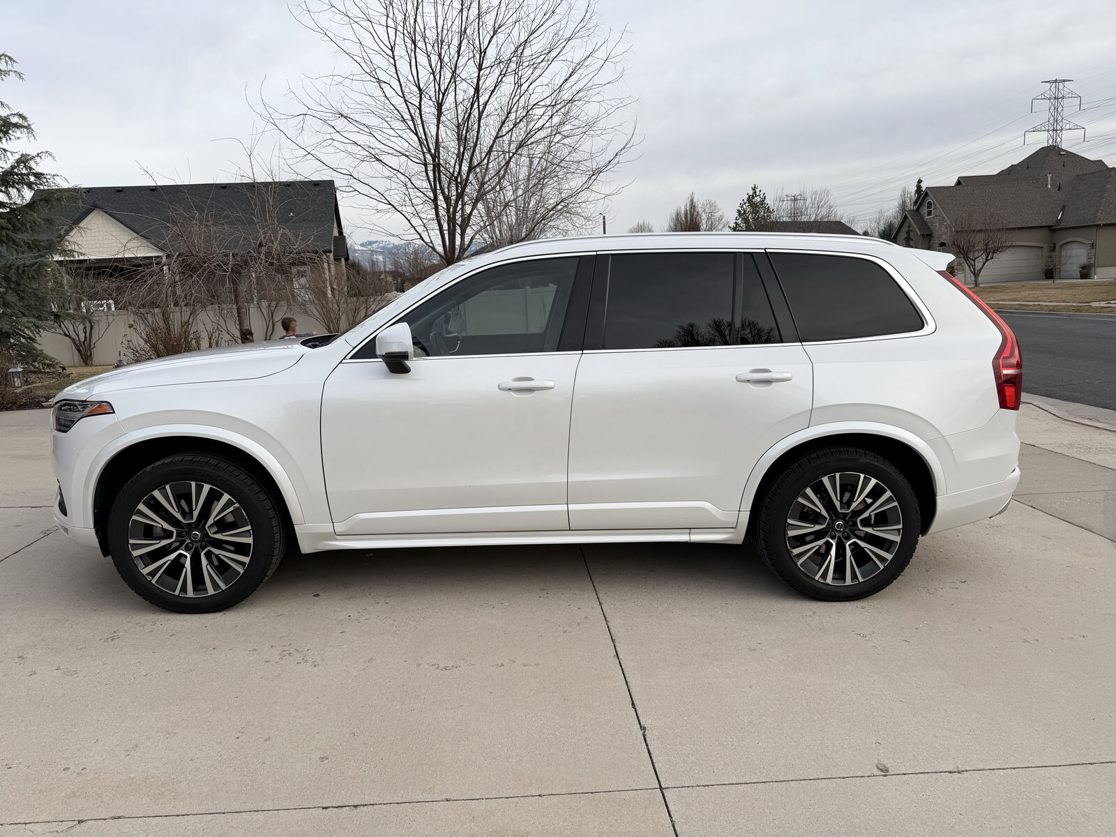 2020 VOLVO XC90 T5 Momentum 7-Passenger