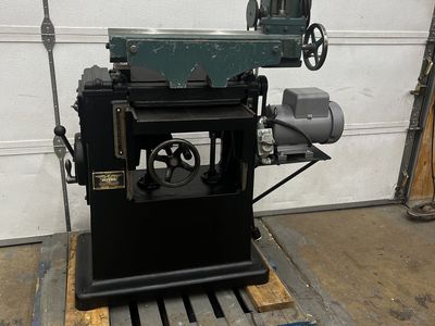 Single phase Oliver 399-d planer with sharpener