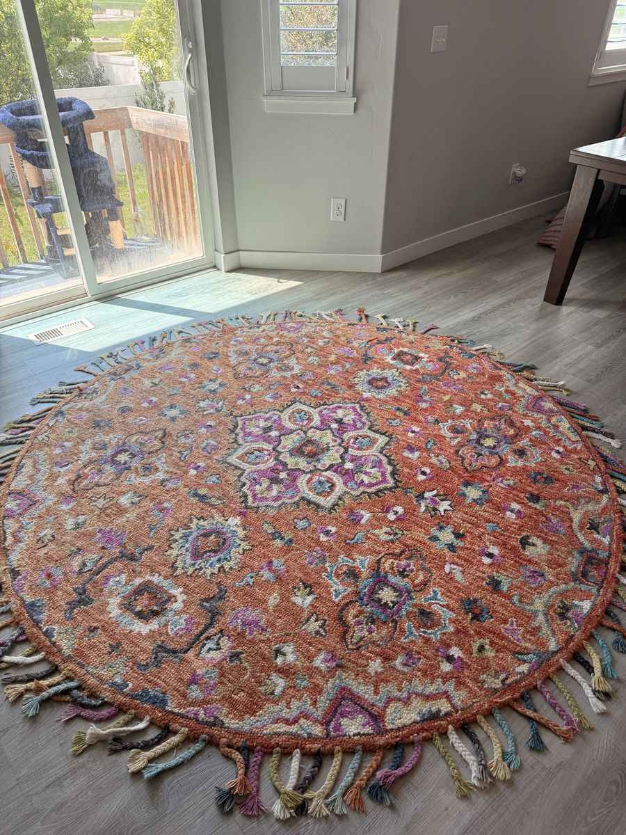 Large Round Floral Tassel Area Rug - 7ft Diameter, Bohemian Style, good condition