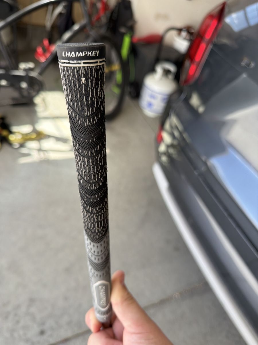 Golf club regripping