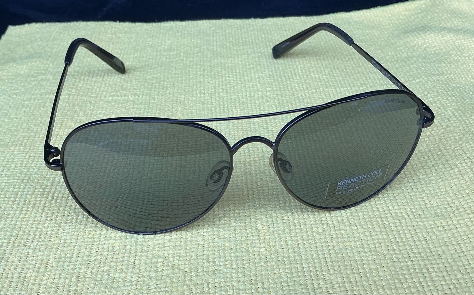 Kenneth Cole Reaction Aviator Sunglasses - Black Frames, Maximum UV Protection. New.