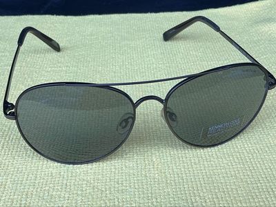 Kenneth Cole Reaction Aviator Sunglasses - Black Frames, Maximum UV Protection. New.