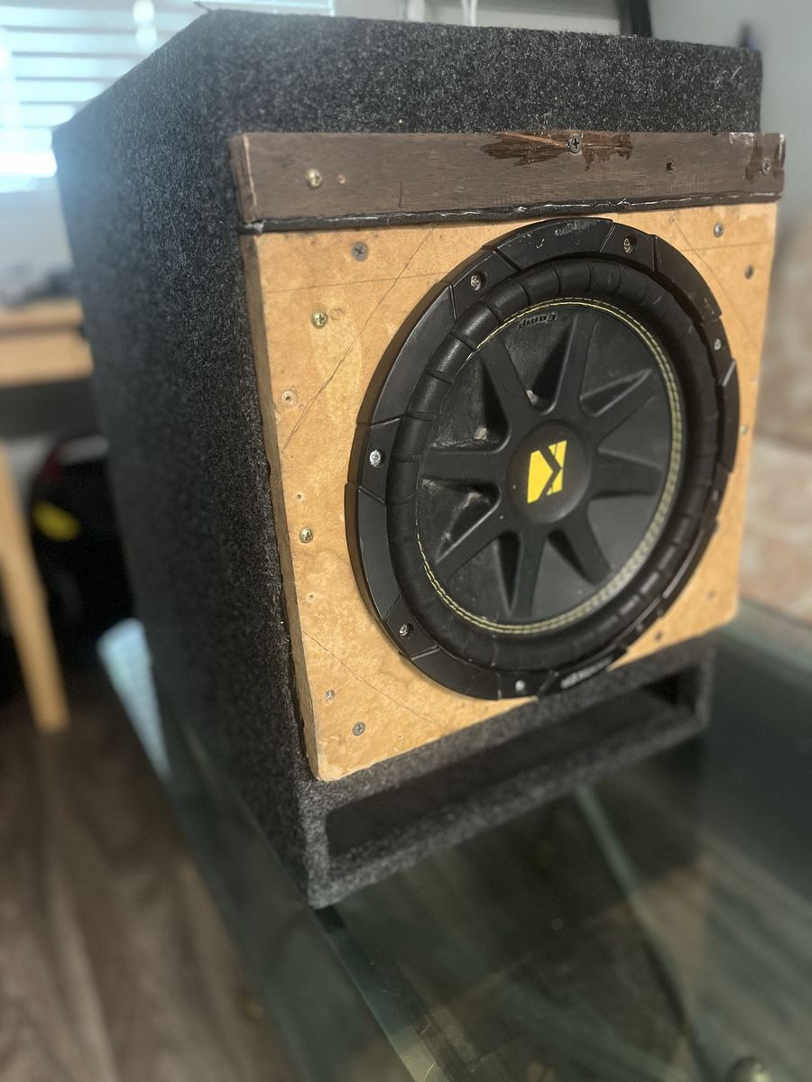 Kicker Comp C 10” subwoofer in ported box