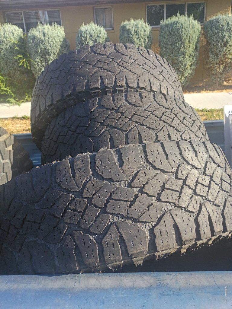 (3)Goodyear Wrangler Duratrac AT. LT285/60R20
