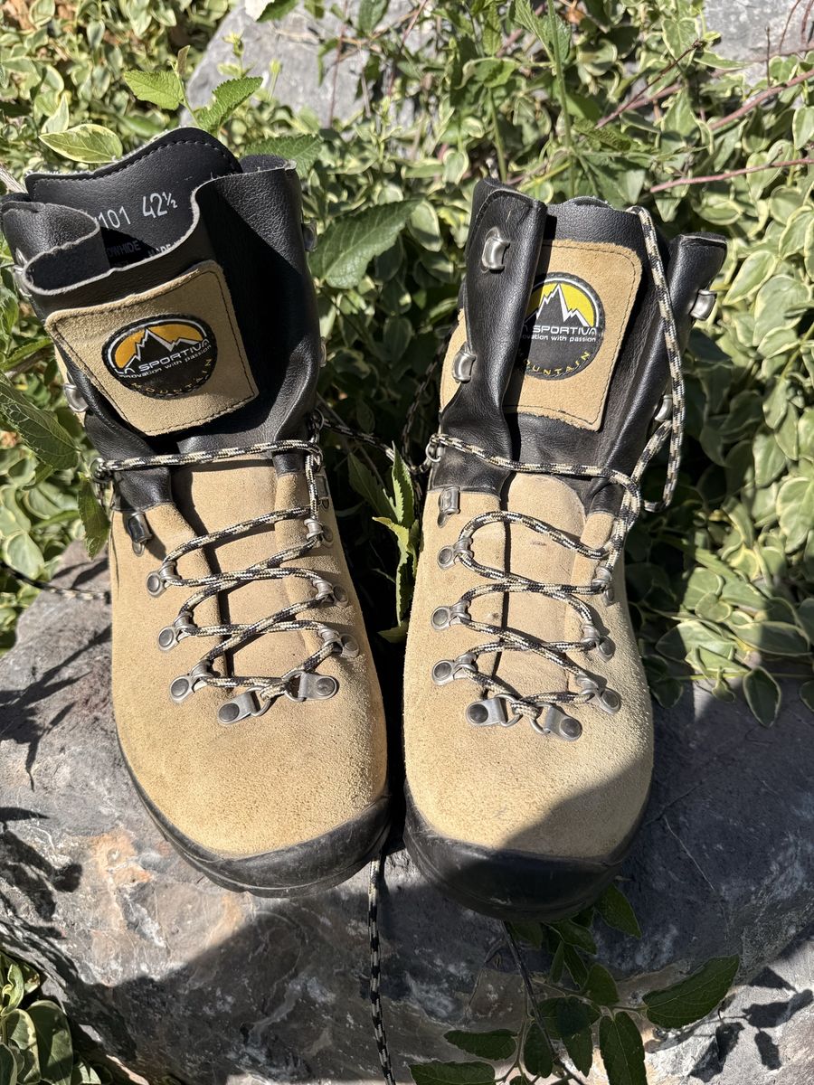 La Sportiva Makalu boots sz 9.5
