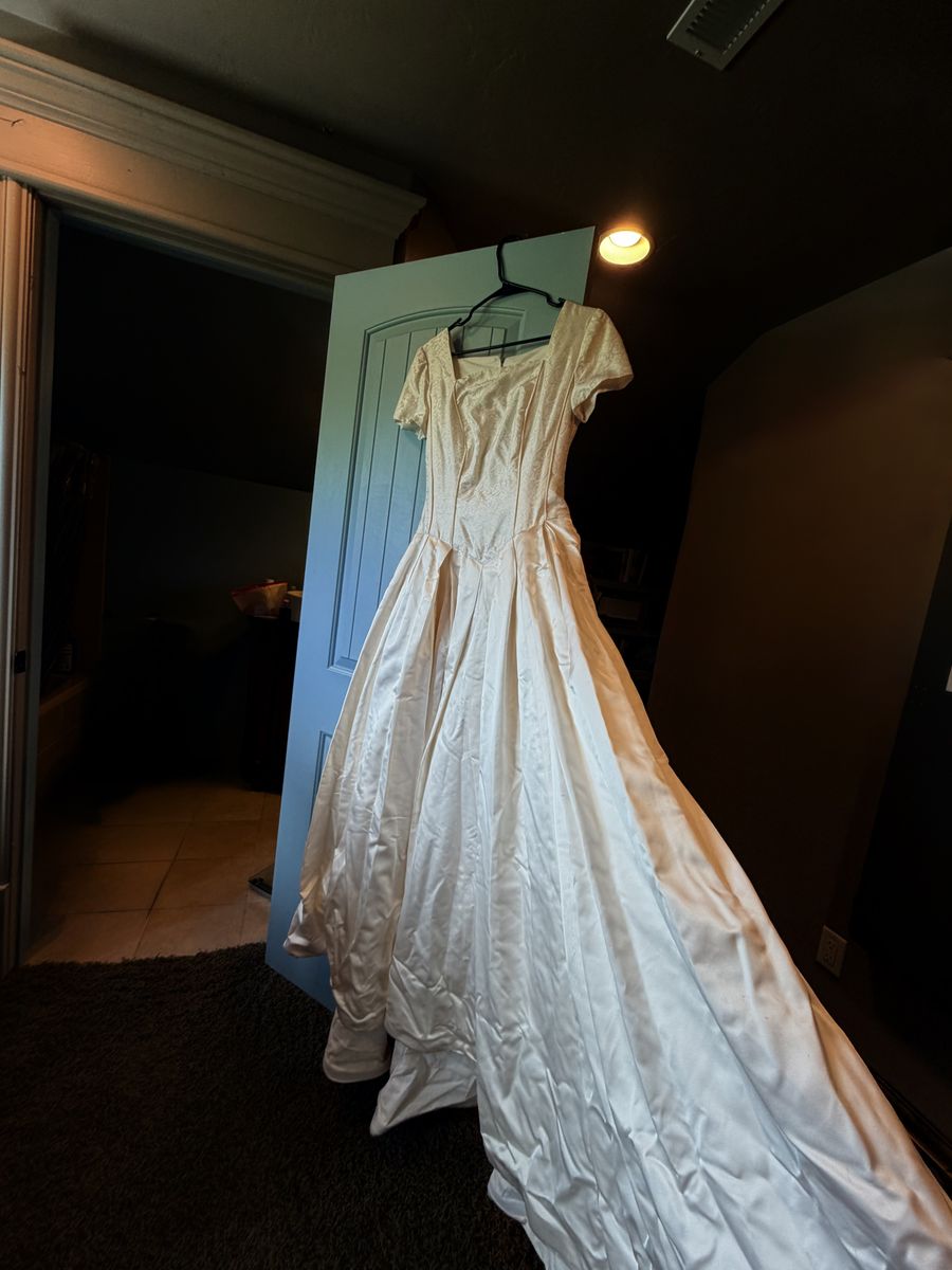 Modest Vintage 1999 Wedding Dress