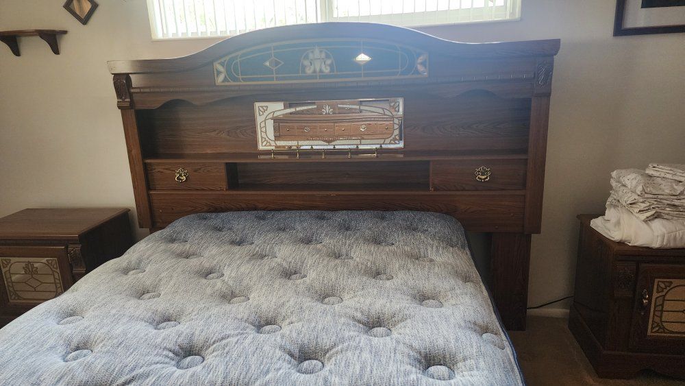 Bedroom Set, King/Queen Headboard, two nightstands and dresser