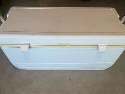 120 Quart Igloo Jumbo Cooler