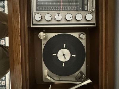 Vintage Magnavox Stereo Console MCM Record Player Radio Mid-Century Wood Cabinet