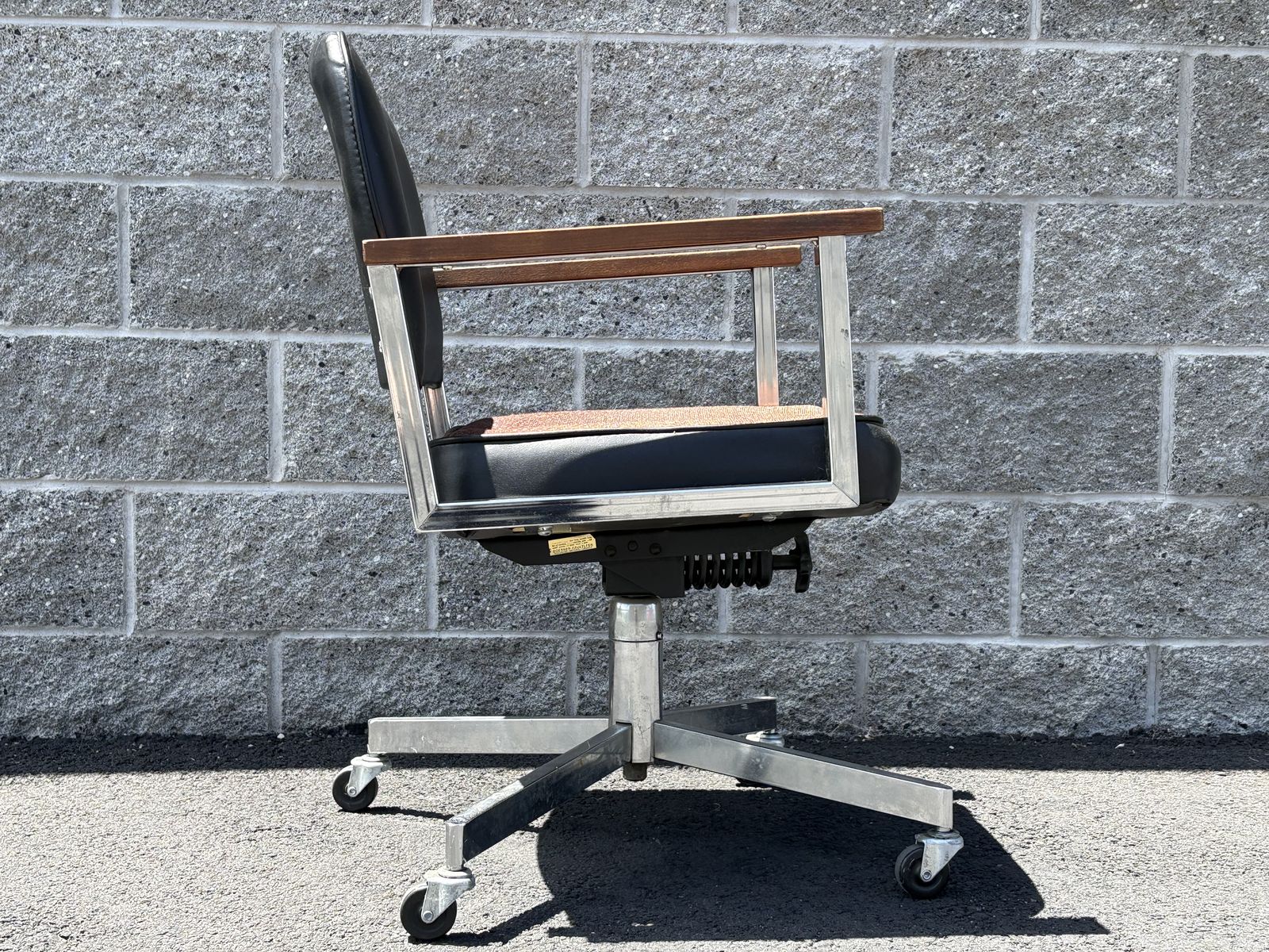 Main image 6