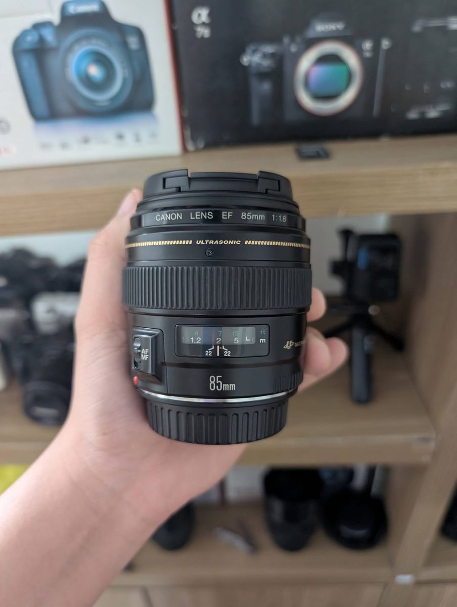 Canon 6d mark ii, 35mm, 85mm , charger , all works great,no issues.
