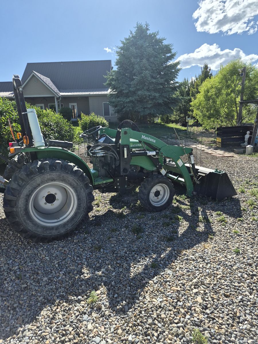 2009Montana Tractor