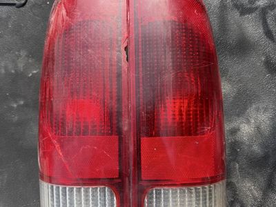 2000 F350 taillights