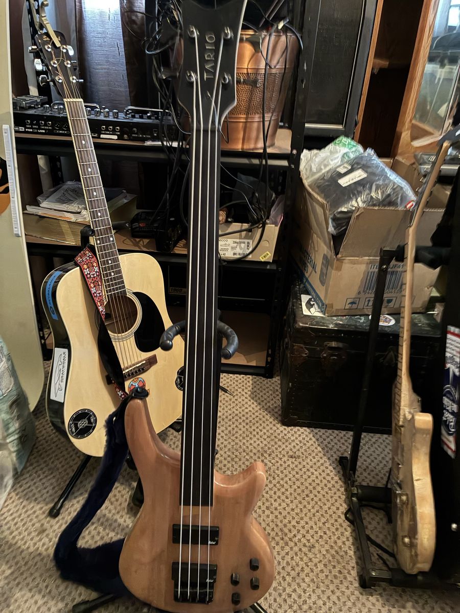 Tario fret less bass guitar, brand new