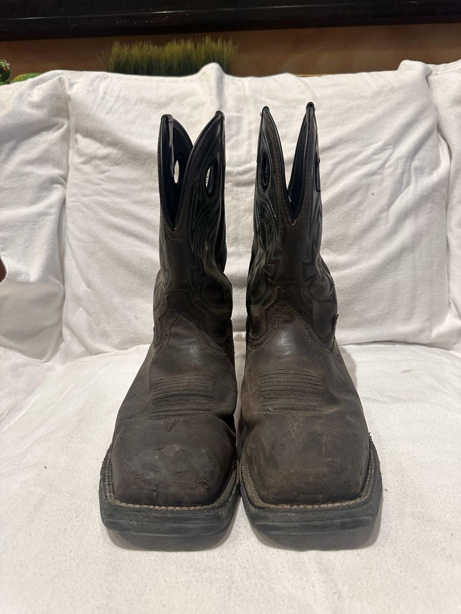 Justin men’s size 11 D hard toe western style work boots