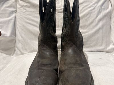 Justin men’s size 11 D hard toe western style work boots
