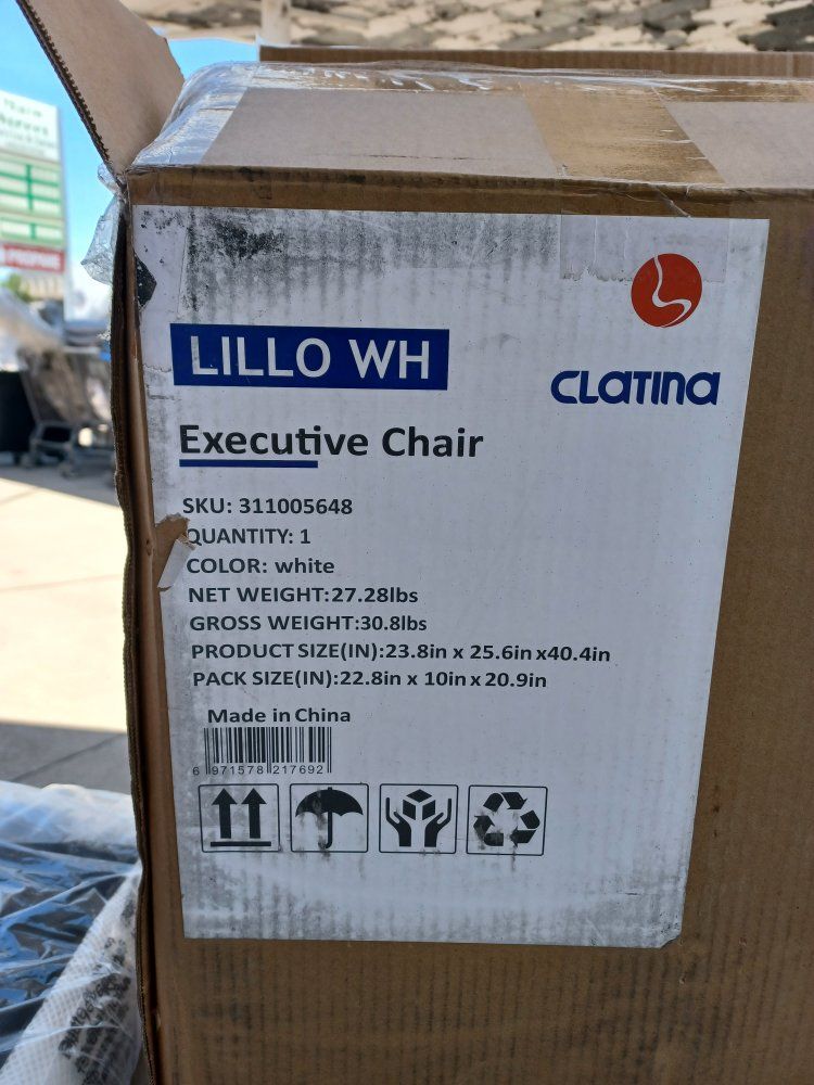 Clatina Lillo WH White Executive Office Chair - New in Box (23.8x25.6x40.4in)