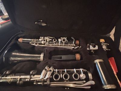 Vito Restone 3 Clarinet In Carrying Case