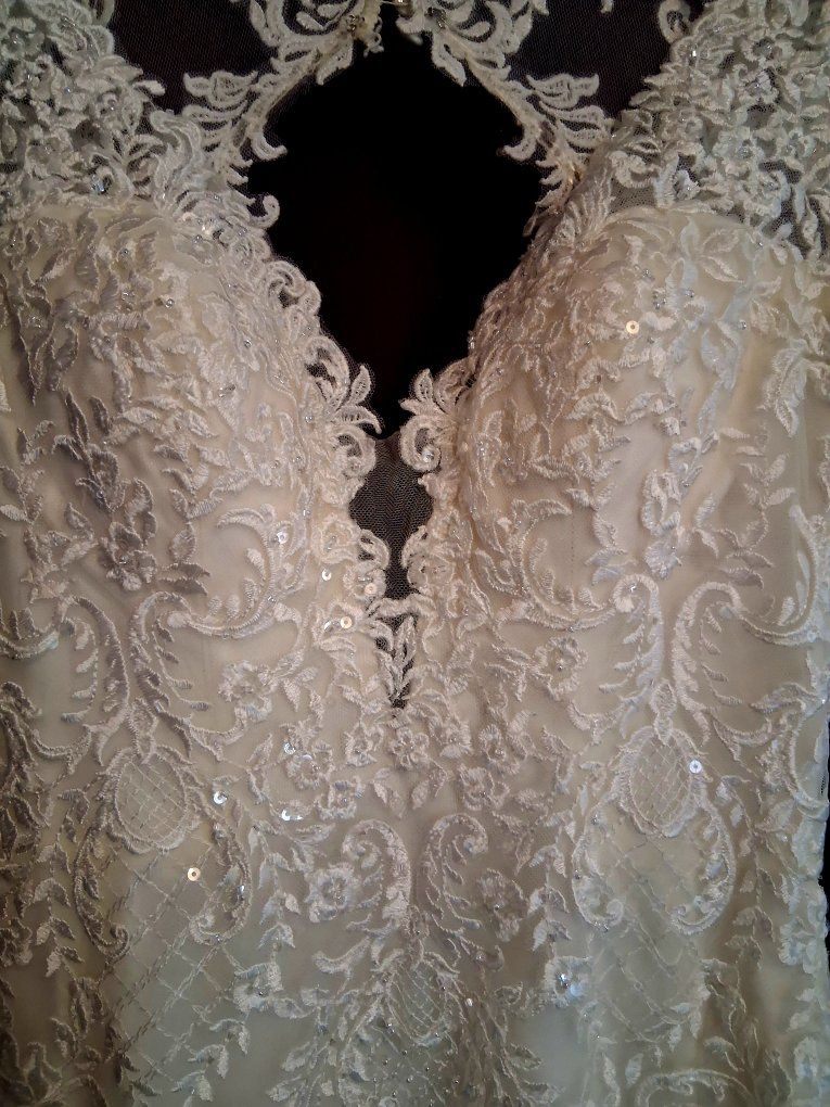 maggie sottero desighner wedding gown/ Dress