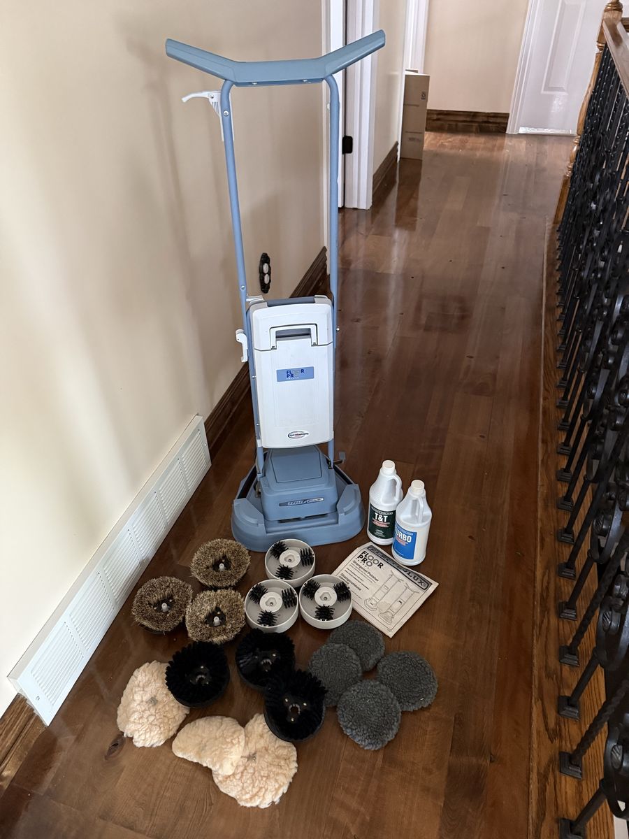 Electrolux floor pro shampooer/polisher works great condition.