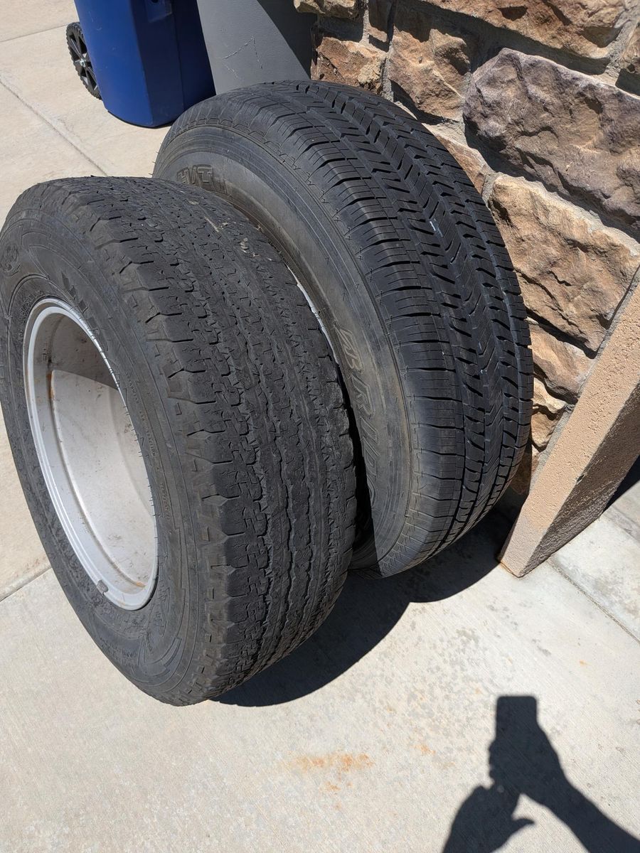 Jeep Wrangler JL Factory wheels with tires
