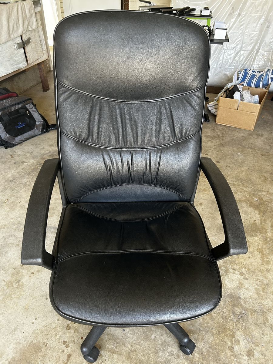 Black Ergonomic Office Chair with Lumbar Support - Swivel & Wheels