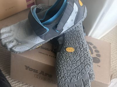 Vibram water shoes - never worn