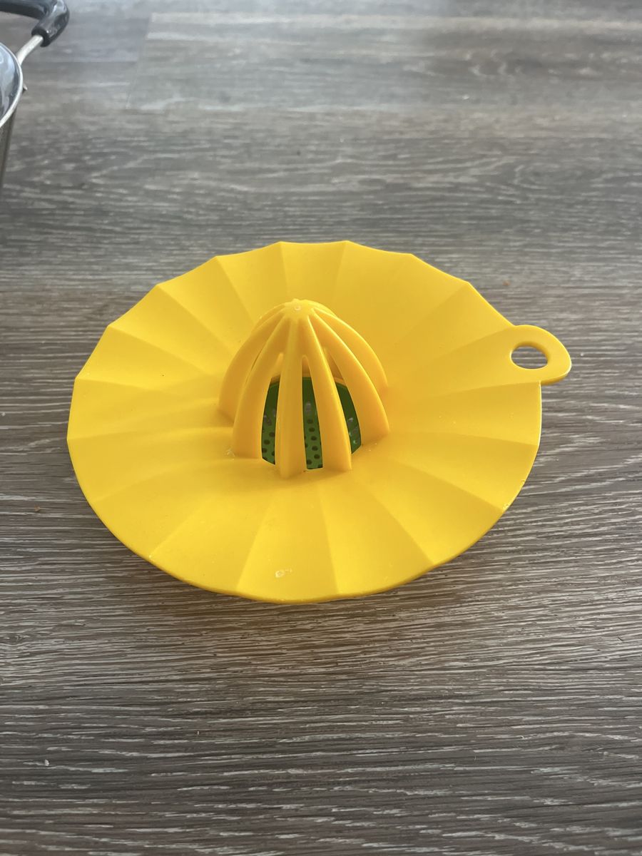 Yellow Silicone Citrus Juicer & Pot Lid Cover - Manual Squeezer & Spill Stopper