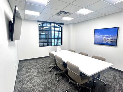 "Hourly Meeting Rooms: Convenience at Your Fingertips!"
