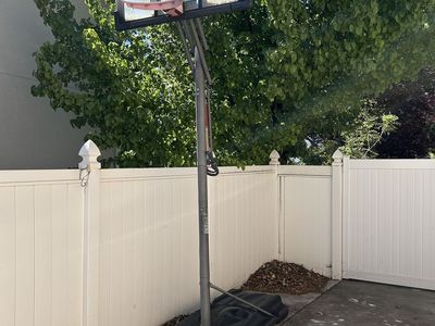 Basketball hoop