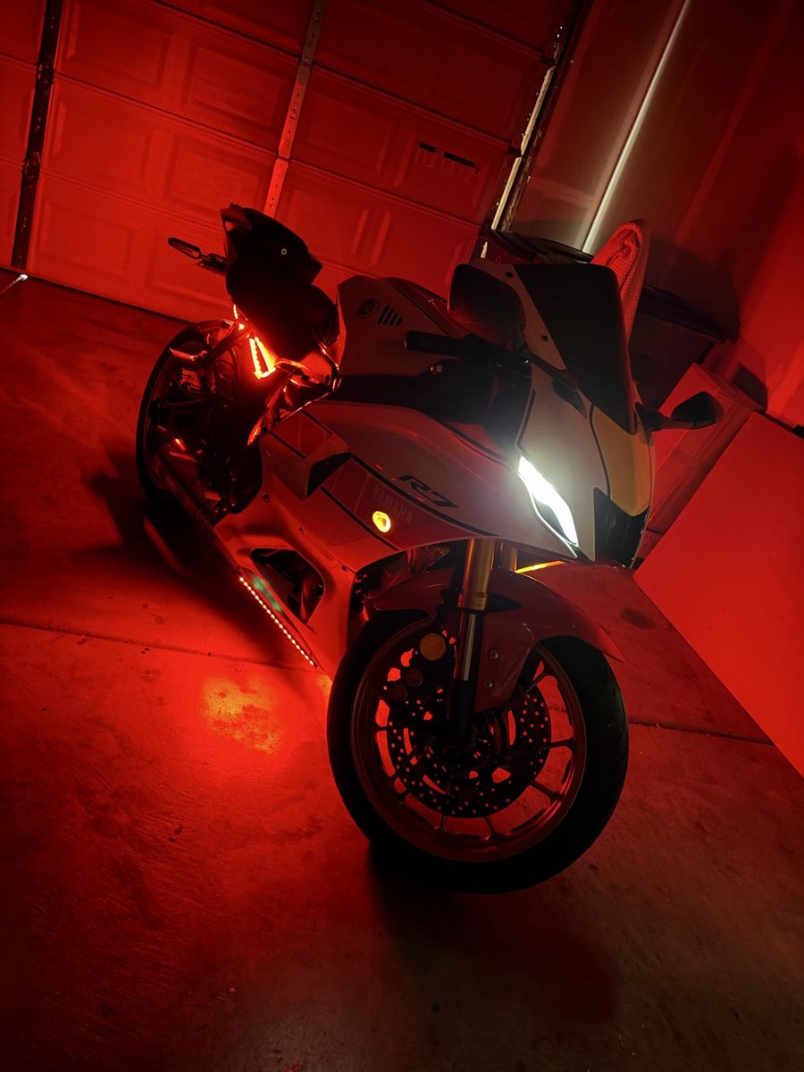 2022 YZF-R7