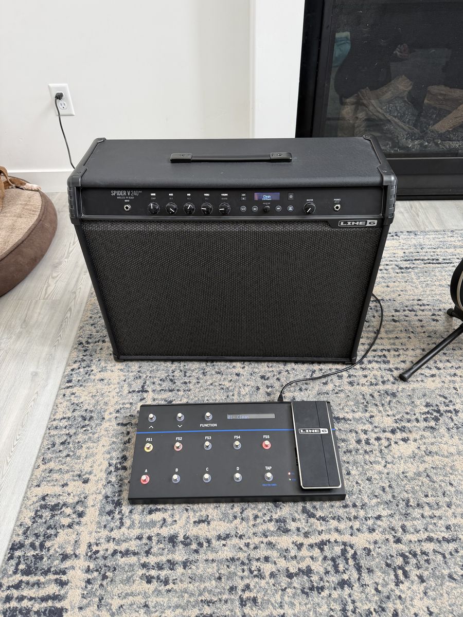 Line 6 240 V 2x12 guitar amp with Advanced footboard