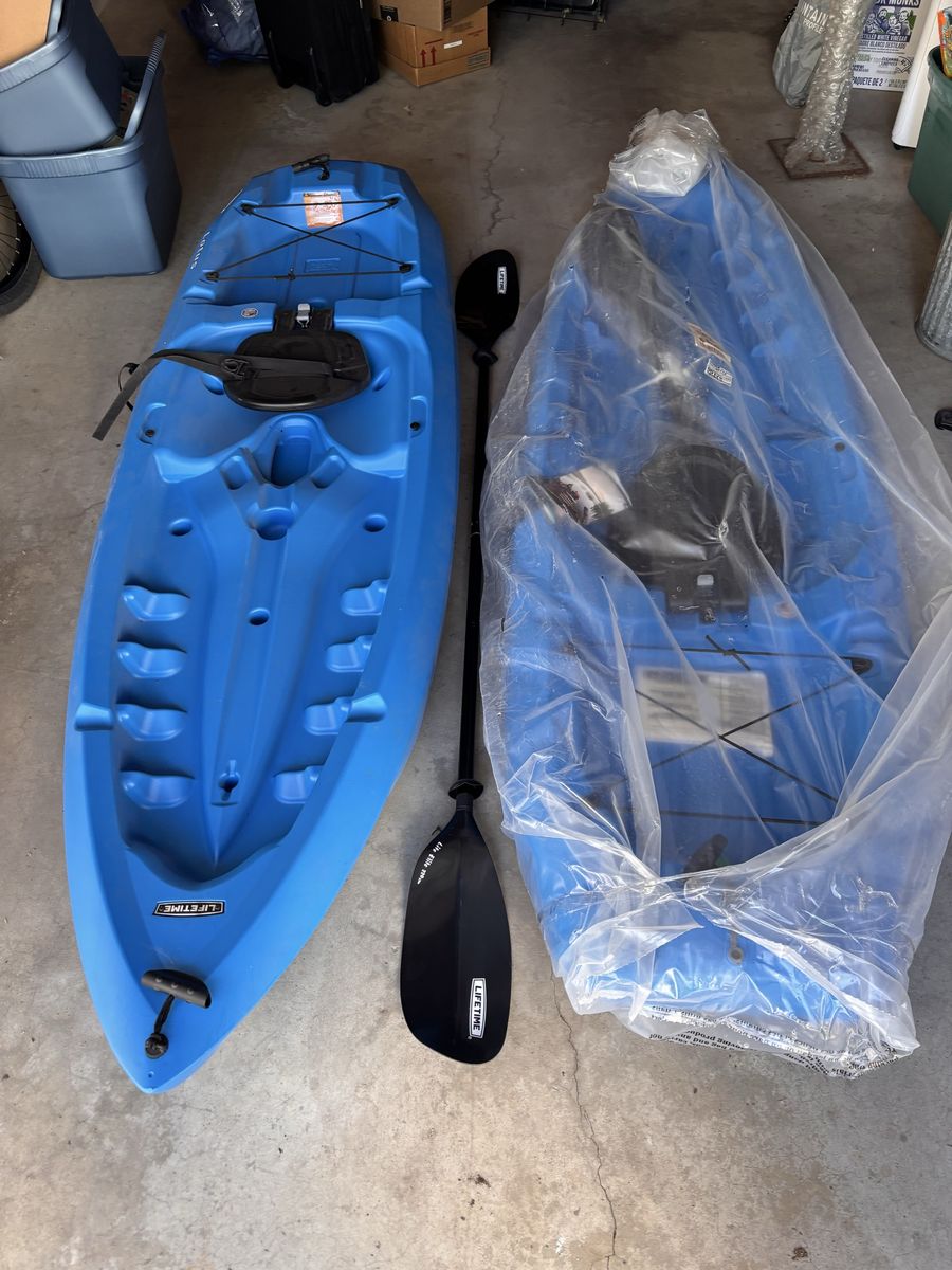 2 kayaks