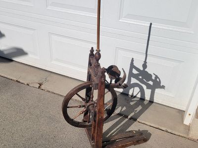 Castle Spinning Wheel