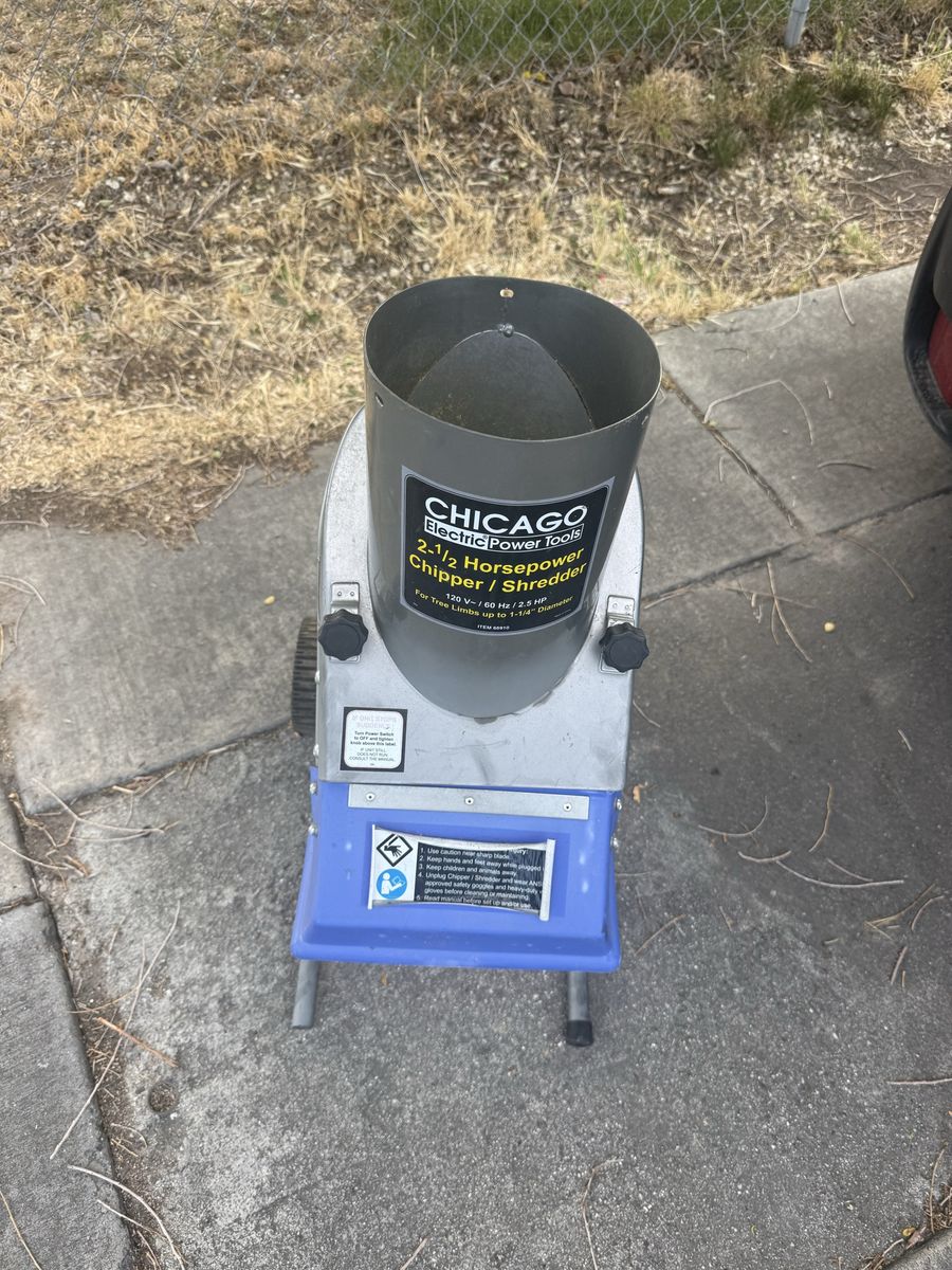 CHICAGO Electric Power Tools 2.5 HP Chipper Shredder for Tree Limbs up to 1-1/4" Diameter