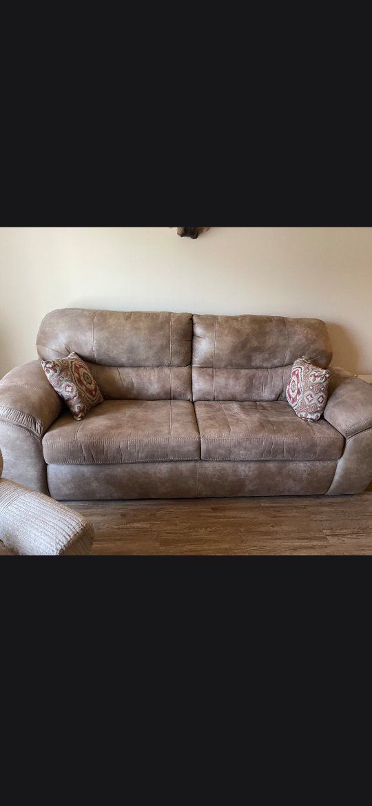 Jackson Furniture Bradshaw Sofa in Mushroom.