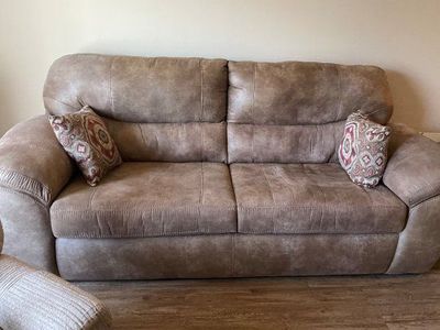 Jackson Furniture Bradshaw Sofa in Mushroom.