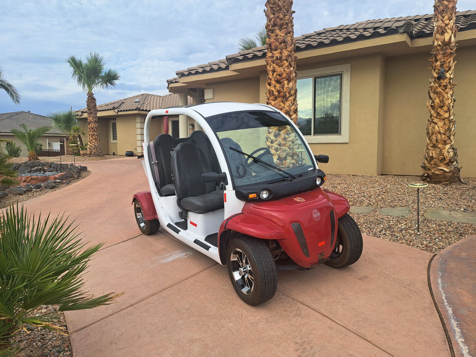 2002 G.E.M. Cart  E-85-4 **All Electric**
