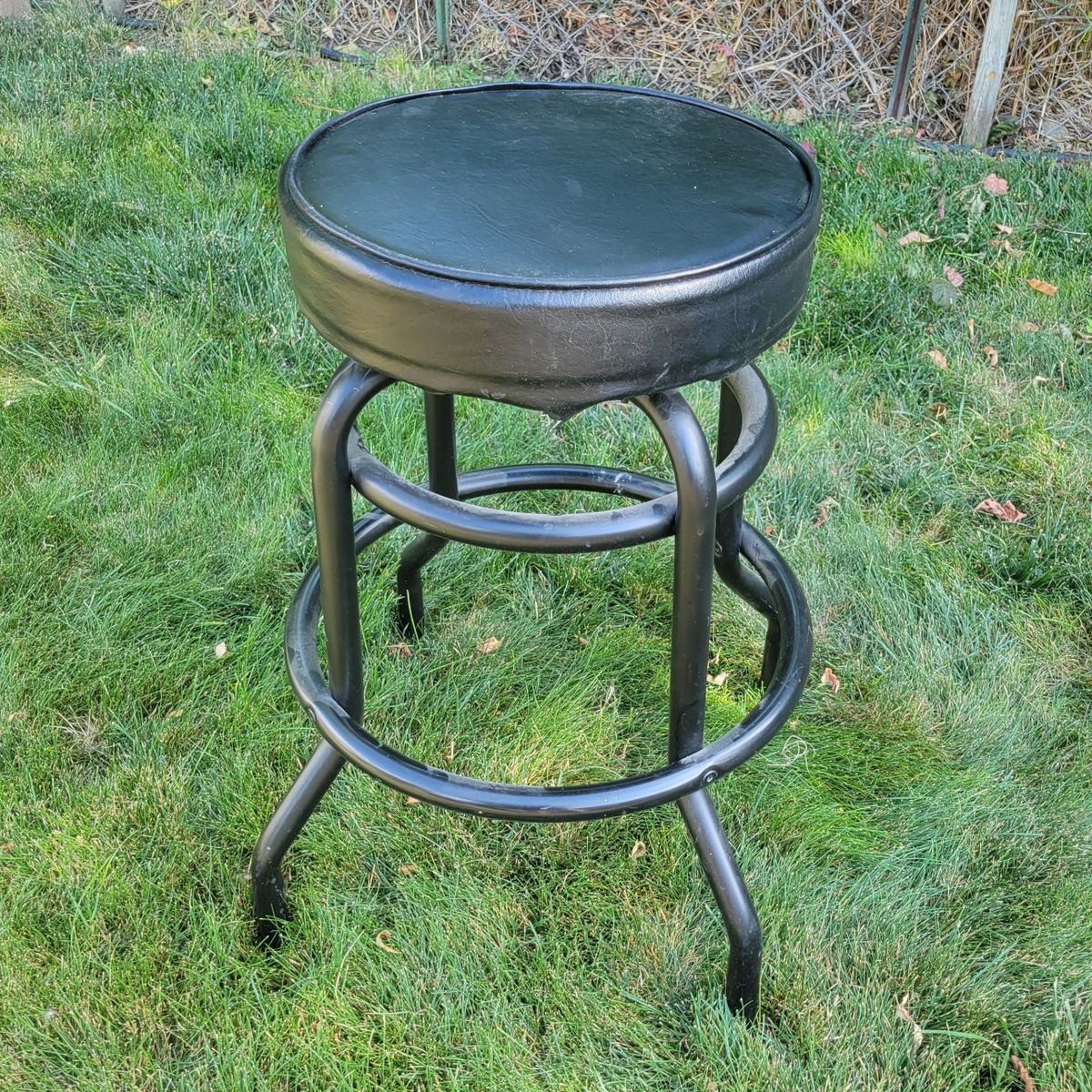 Black Metal 360º Swivel/Spinning Shop Stool